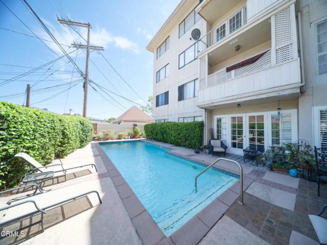 1260 S Beverly Glen Boulevard 104, Los Angeles, CA 90024