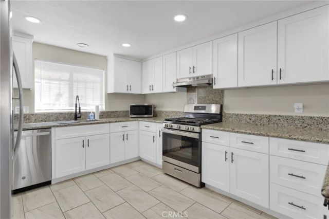14637 Sequoia, Hesperia, CA 92345