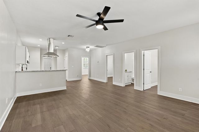 8944 E 3rd Place E, Tulsa, OK 74112