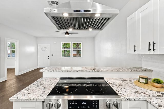 8944 E 3rd Place E, Tulsa, OK 74112