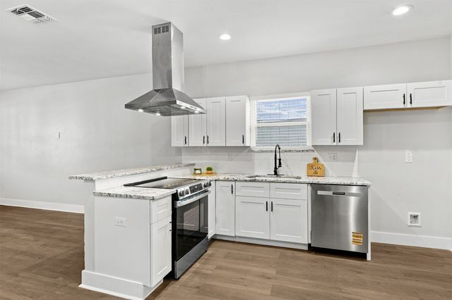 8944 E 3rd Place E, Tulsa, OK 74112