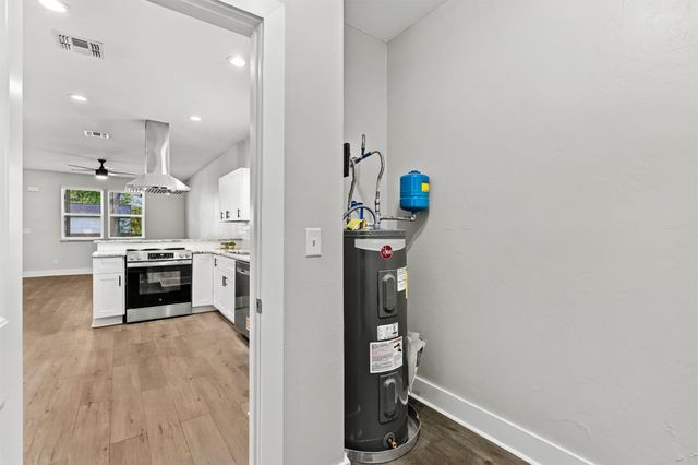 8944 E 3rd Place E, Tulsa, OK 74112