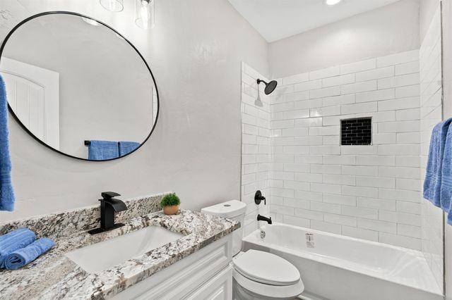 8944 E 3rd Place E, Tulsa, OK 74112