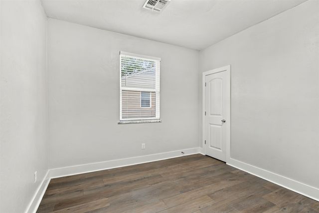 8944 E 3rd Place E, Tulsa, OK 74112