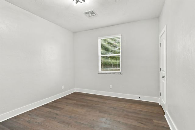 8944 E 3rd Place E, Tulsa, OK 74112