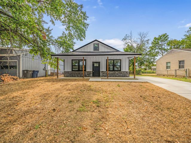 8944 E 3rd Place E, Tulsa, OK 74112