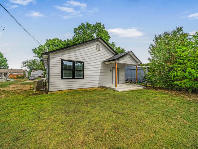 8944 E 3rd Place E, Tulsa, OK 74112