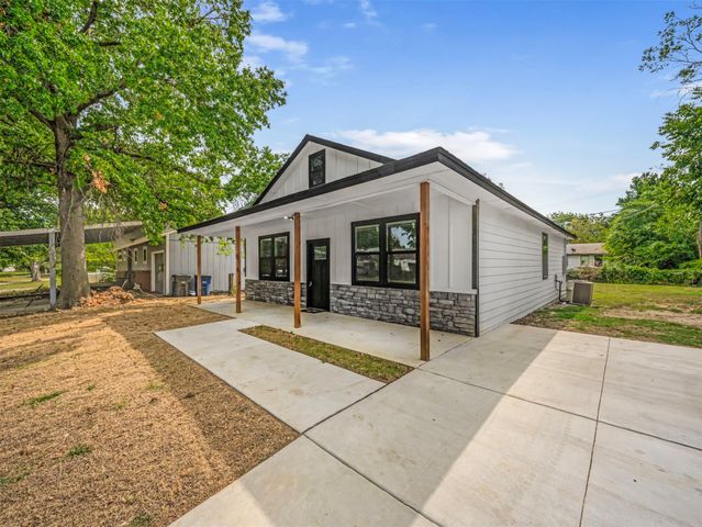 8944 E 3rd Place E, Tulsa, OK 74112