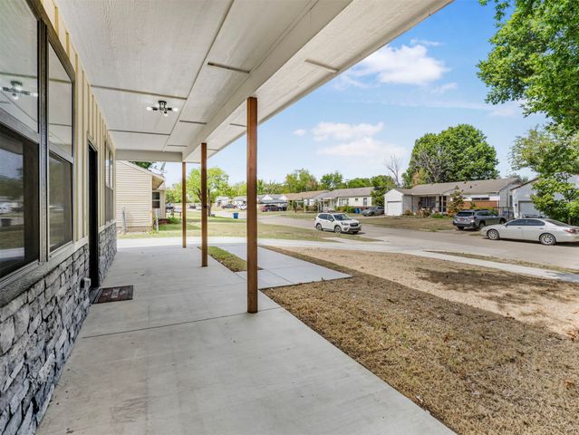 8944 E 3rd Place E, Tulsa, OK 74112