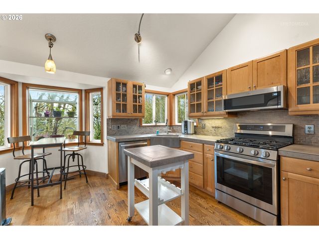 9620 Nw GERMANTOWN Rd, Portland, OR 97231