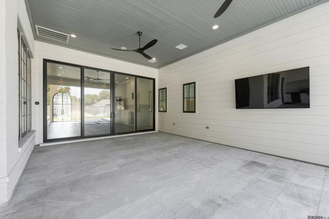 8228 Oakridge Dr, Baton Rouge, LA 70810