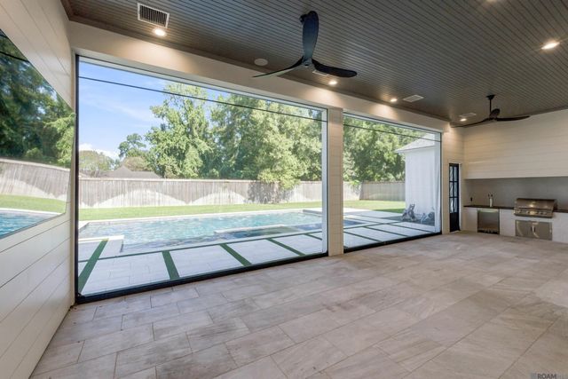 8228 Oakridge Dr, Baton Rouge, LA 70810