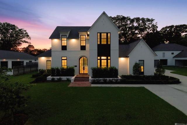 8228 Oakridge Dr, Baton Rouge, LA 70810