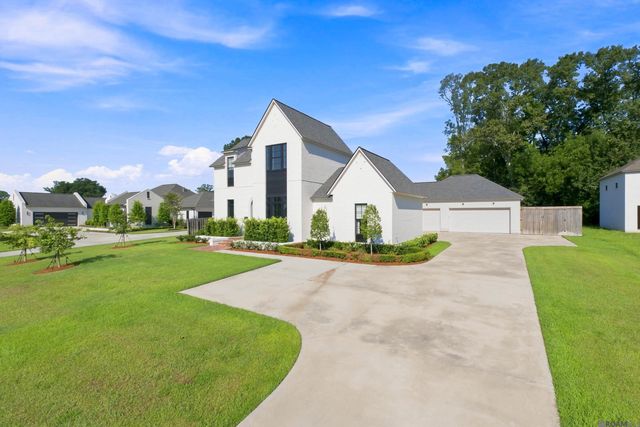 8228 Oakridge Dr, Baton Rouge, LA 70810