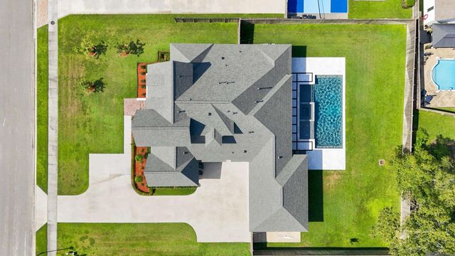 8228 Oakridge Dr, Baton Rouge, LA 70810