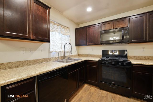 605 Corregidora Avenue, Bakersfield, CA 93307