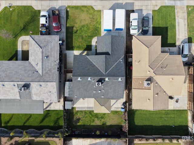 605 Corregidora Avenue, Bakersfield, CA 93307