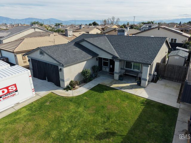 605 Corregidora Avenue, Bakersfield, CA 93307