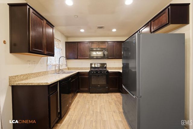 605 Corregidora Avenue, Bakersfield, CA 93307