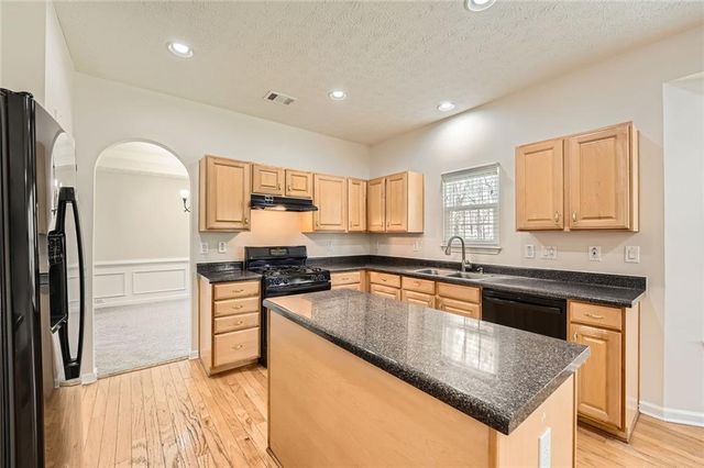 4157 Medlock Wood Dr, Snellville, GA 30039