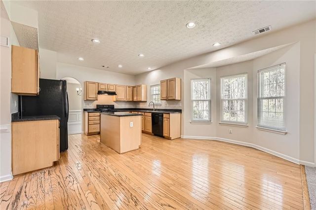 4157 Medlock Wood Dr, Snellville, GA 30039
