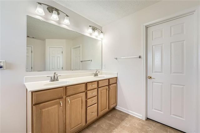 4157 Medlock Wood Dr, Snellville, GA 30039