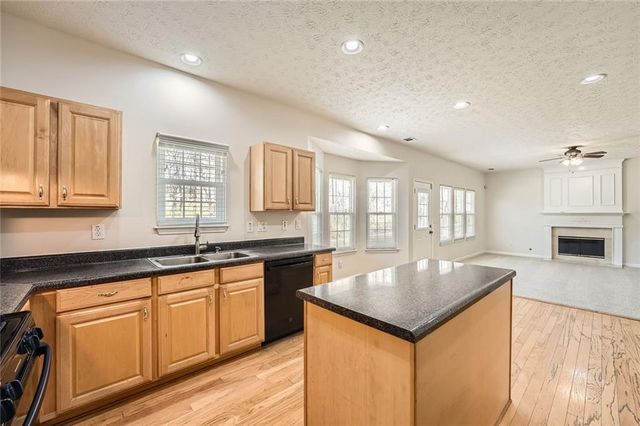 4157 Medlock Wood Dr, Snellville, GA 30039