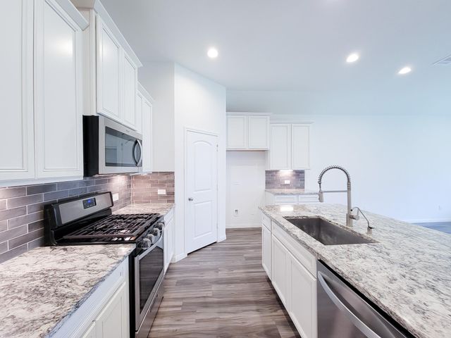 907 Youth Water Road, Montgomery, TX 77316