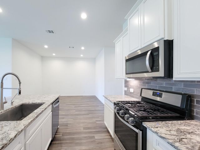 907 Youth Water Road, Montgomery, TX 77316