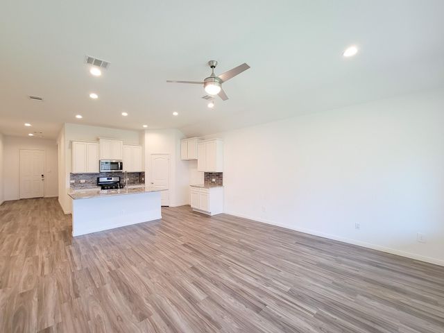 907 Youth Water Road, Montgomery, TX 77316