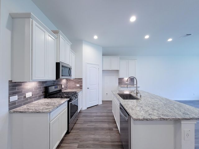 907 Youth Water Road, Montgomery, TX 77316