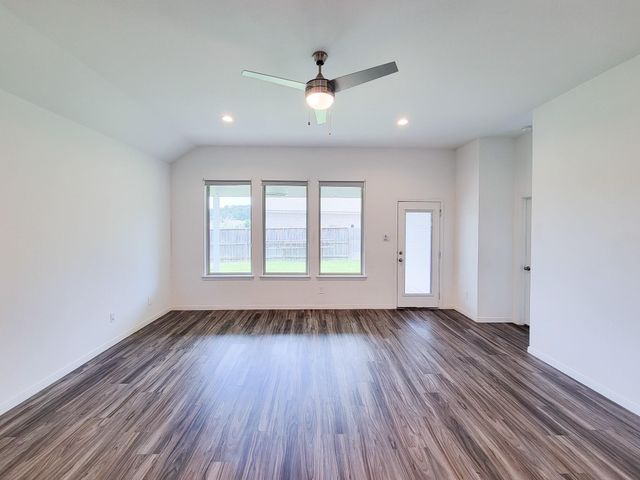 907 Youth Water Road, Montgomery, TX 77316