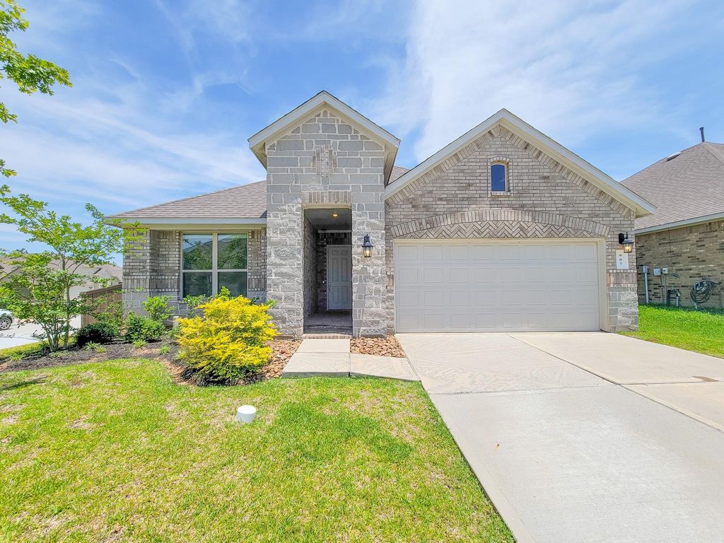 907 Youth Water Road, Montgomery, TX 77316