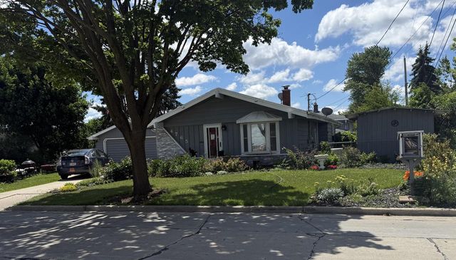 4765 N 117TH STREET, Wauwatosa, WI 53225