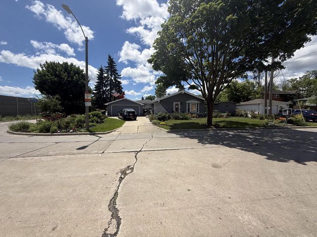 4765 N 117TH STREET, Wauwatosa, WI 53225