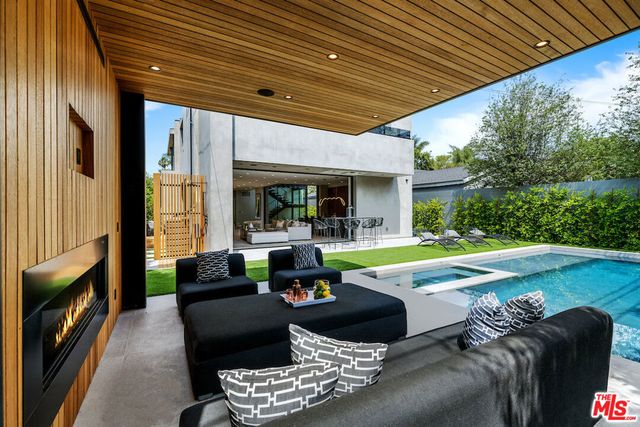 434 N Flores Street, Los Angeles, CA 90048