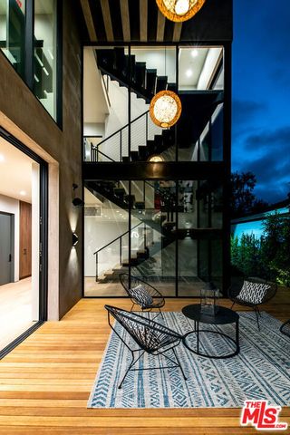 434 N Flores Street, Los Angeles, CA 90048