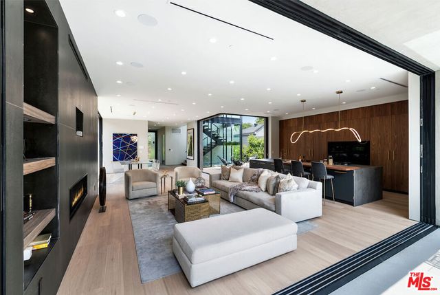 434 N Flores Street, Los Angeles, CA 90048