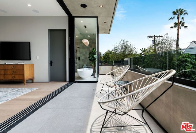 434 N Flores Street, Los Angeles, CA 90048