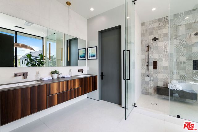 434 N Flores Street, Los Angeles, CA 90048