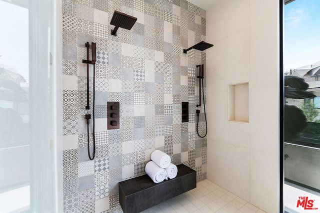 434 N Flores Street, Los Angeles, CA 90048