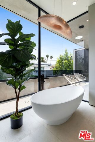 434 N Flores Street, Los Angeles, CA 90048