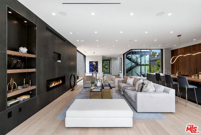 434 N Flores Street, Los Angeles, CA 90048