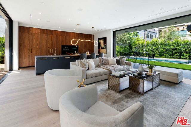 434 N Flores Street, Los Angeles, CA 90048