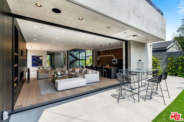 434 N Flores Street, Los Angeles, CA 90048