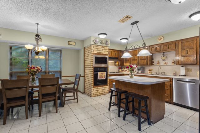 1617 Westridge Drive, Hurst, TX 76054