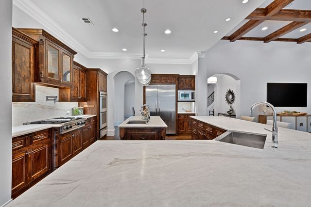 6247 Lupton Drive, Dallas, TX 75225