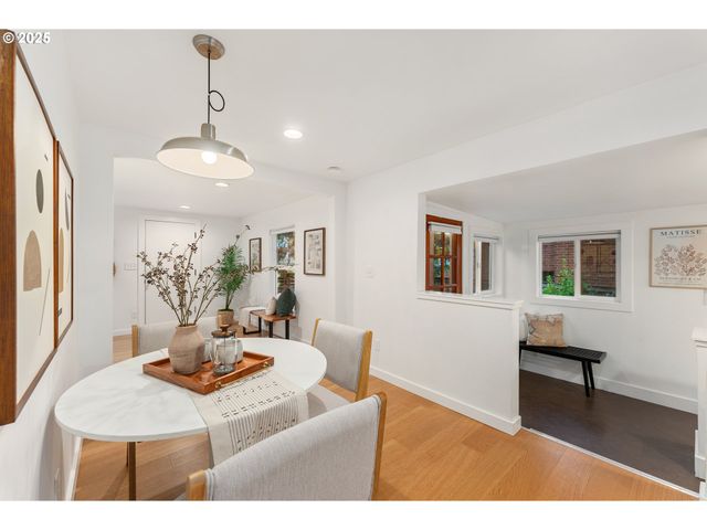 6416 S CORBETT Ave, Portland, OR 97239