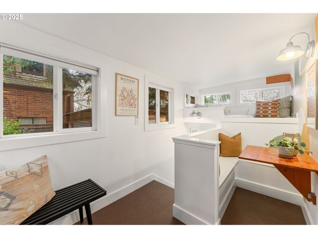 6416 S CORBETT Ave, Portland, OR 97239