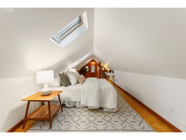 6416 S CORBETT Ave, Portland, OR 97239